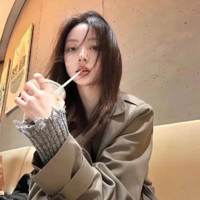 千万别睁眼海报