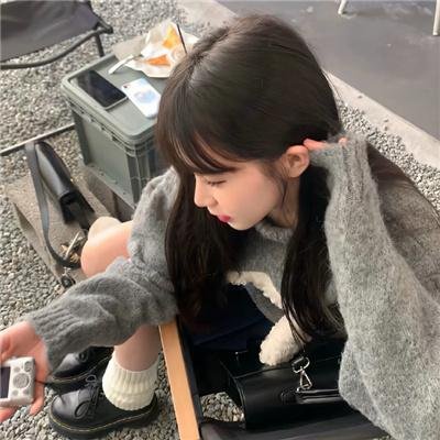 在江边海报
